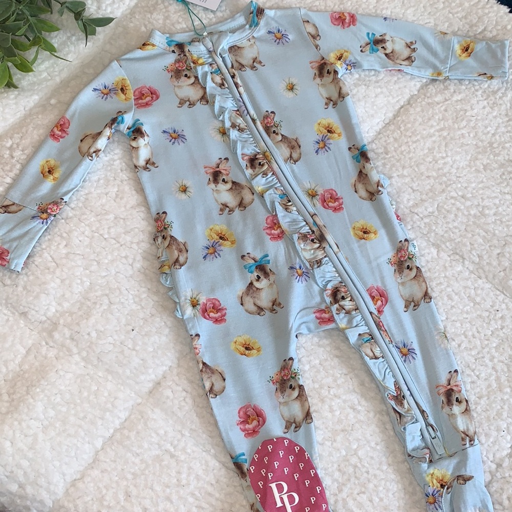 NWT Posh Peanut Tinsley Jane Ruffle Footie Bunnies
3-6M Bamboo